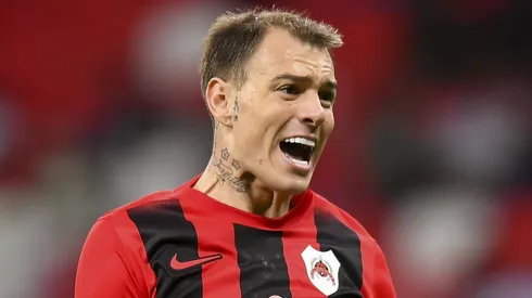 Róger Guedes, em ação com a camisa do Al Rayyan