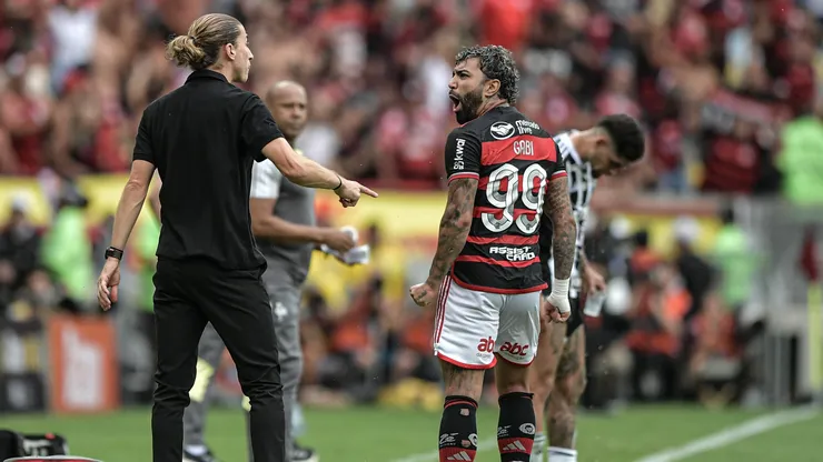 Momento da comemoração de Gabigol e Filipe Luís