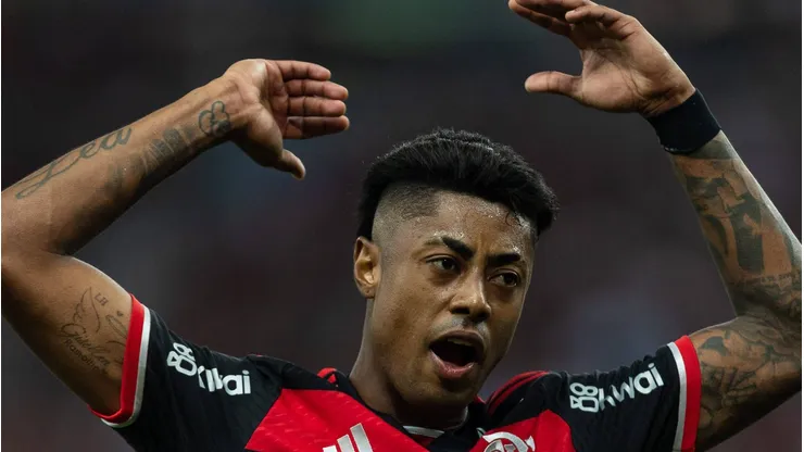 Bruno Henrique comemora título pelo Fla.