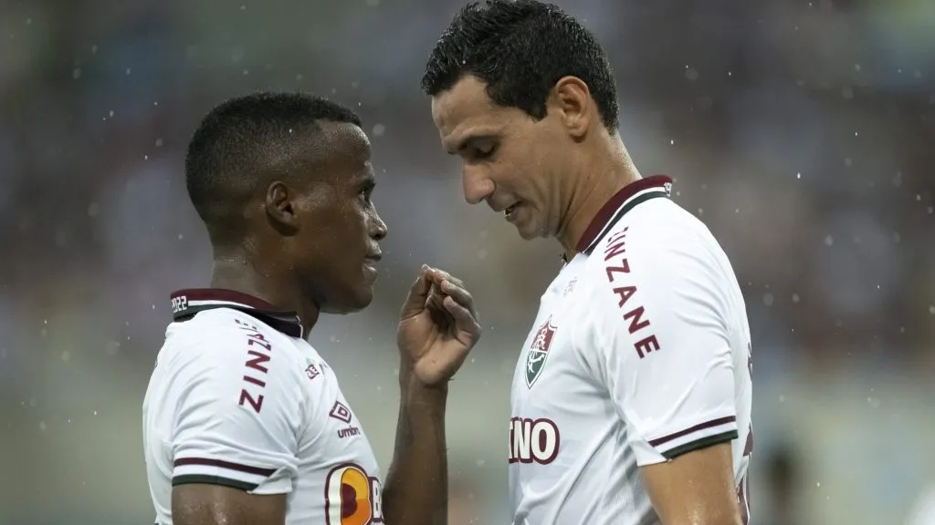 Arias e Ganso conversando. Foto: Jorge Rodrigues/AGIF