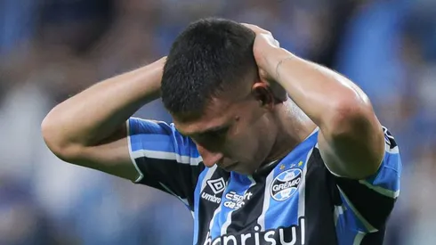 Monsalve lamentando durante partida contra o Flamengo, na Arena Grêmio, pelo Campeonato Brasileiro.