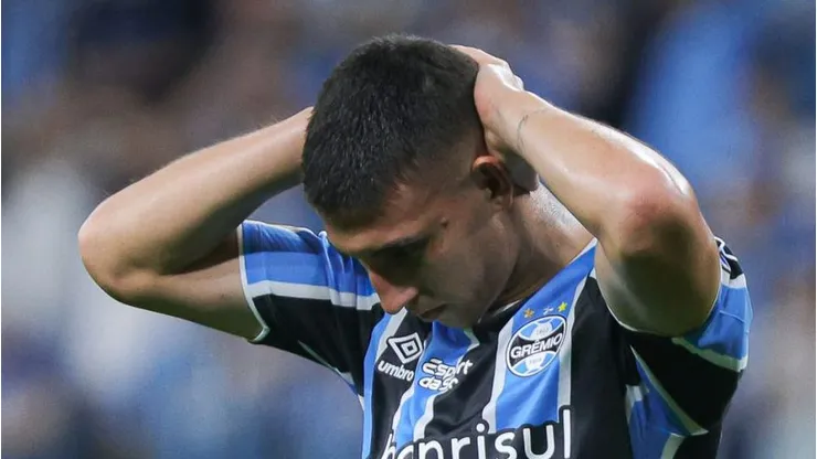 Monsalve lamentando durante partida contra o Flamengo, na Arena Grêmio, pelo Campeonato Brasileiro.