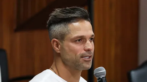 Diego Ribas durante palestra para jovens do Peixe. Foto: Pedro Ernesto Guerra Azevedo/Santos FC.