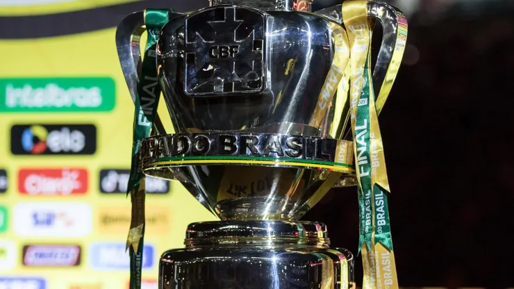 Troféu da Copa do Brasil. Foto: Robson Mafra/AGIF