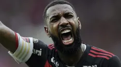 Gerson comemorando gol no jogo de ida da decisão da Copa do Brasil.