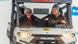 Ecclestone e Vettel em um mundial de Ski em 2020