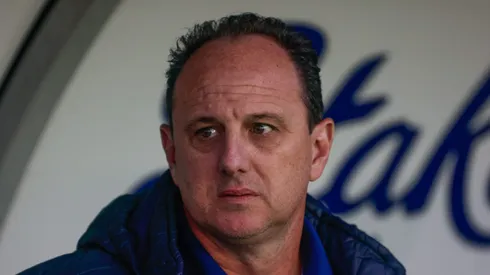 Rogério Ceni acompanha sua equipe em duelo do Brasileirão – Foto: Luiz Erbes/AGIF