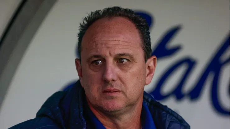 Rogério Ceni acompanha sua equipe em duelo do Brasileirão - Foto: Luiz Erbes/AGIF