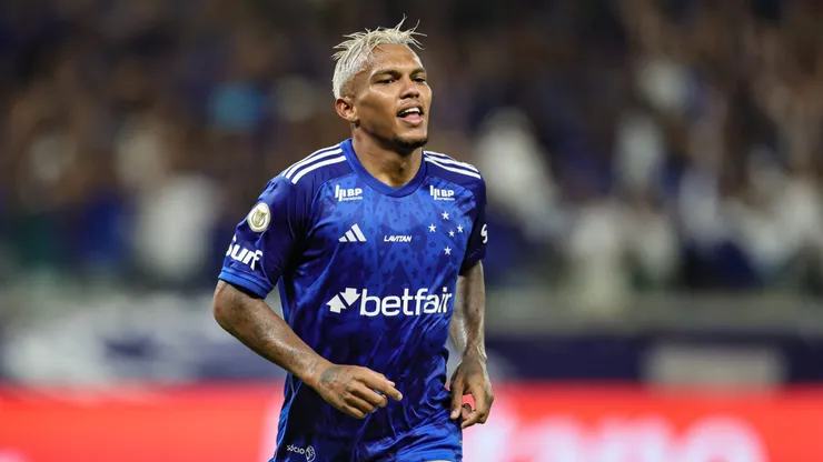 Veron comemora o gol diante do Criciúma