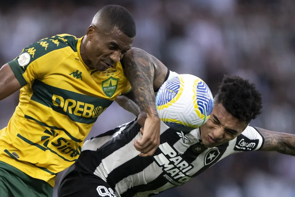 RBotafogo não consegue vencer a retranca do Cuiabá no Nilton Santos. Foto: Jorge Rodrigues/AGIF