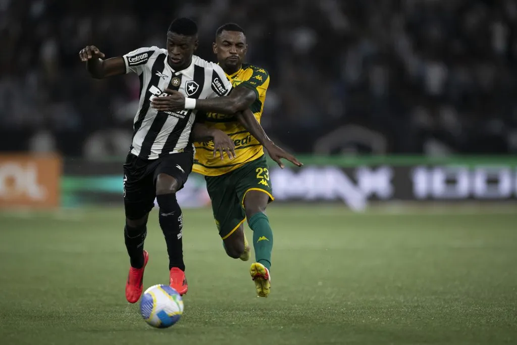 Luiz Henrique e Ramon durante a partida. Foto: Jorge Rodrigues/AGIF