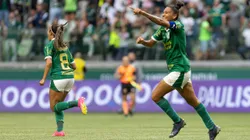 Jogadoras do Palmeiras, comemoram gol de Brena sobre a Ferroviária no jogo de ida no Paulistão Feminino