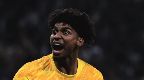 Hugo Souza falhou em gol do Vitória pelo Brasileirão.