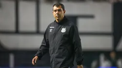 Carille continua sendo criticado pela torcida do Santos