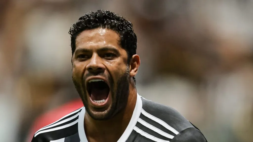 Foto: Gilson Lobo/AGIF – Hulk e Gabigol voltam a se enfrentar neste domingo (10).