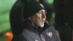 Mano Menezes durante partida entre Grêmio e Fluminense, no Estádio Couto Pereira, pela Copa Libertadores.