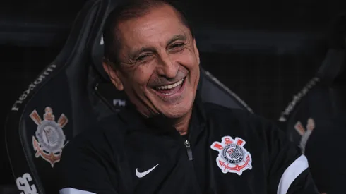 Luis Castro ou Renato Gaúcho? Corinthians tem novidade sobre Ramón Díaz