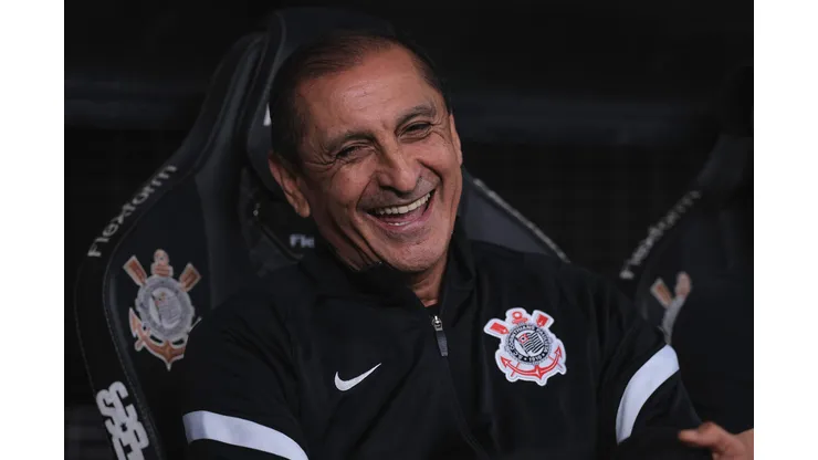 Luis Castro ou Renato Gaúcho? Corinthians tem novidade sobre Ramón Díaz