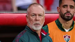 Mano Menezes no banco de reservas do Beira-Rio. Foto: Maxi Franzoi/AGIF