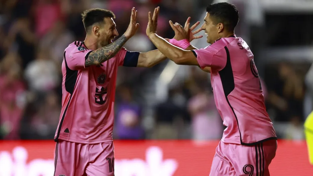 Lionel Messi e Luis Suárez comemorando gol pela Inter Miami. Foto: Ulises Naranjo