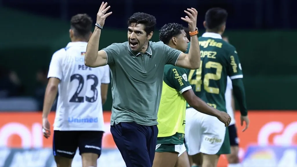 Abel comemorando a vitória. Foto: Marcello Zambrana/AGIF