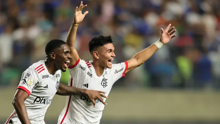 Alcaraz jogador do Flamengo durante partida contra o Cruzeiro. Foto: Gilson Lobo/AGIF