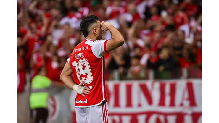 VAR tem polêmica com Borré em Internacional x Fluminense
