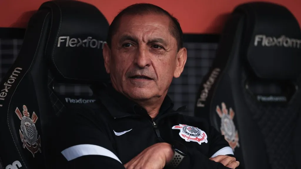 Ramón Díaz pode ter que colocar Caetano nos planos – Foto: Ettore Chiereguini/AGIF