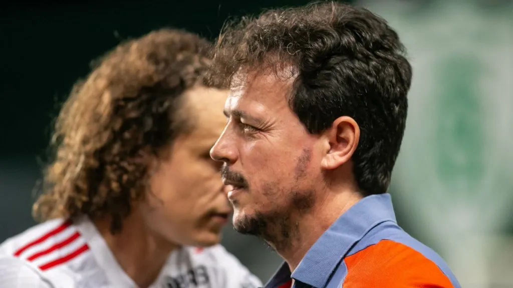 Fernando Diniz foi defendido por David Luiz - Foto: Fernando Moreno/AGIF.