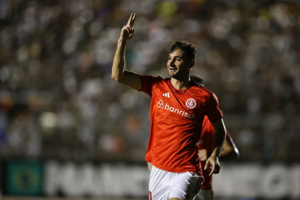 Foto: Marlon Costa/AGIF – Lucas Alario com a camisa do Internacional