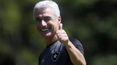 Luís Castro pode retornar ao Brasil para treinar o Santos em 2025