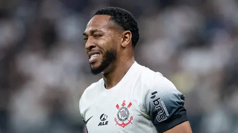 Martínez em ação com o a camisa do Timão.