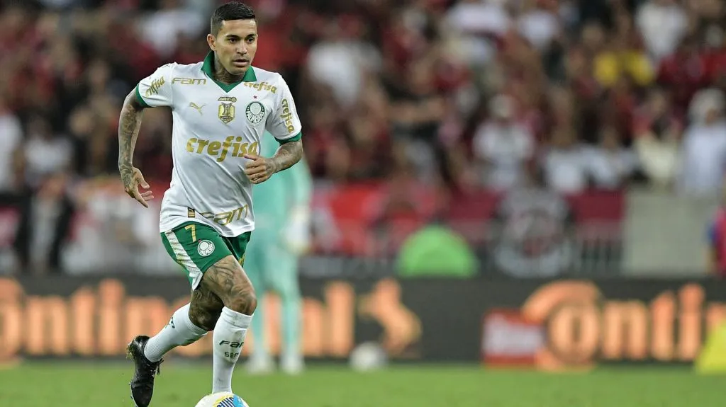 Dudu jogador do Palmeiras durante partida contra o Flamengo no estadio Maracana pelo campeonato Brasileiro A 2024. Foto: Thiago Ribeiro/AGIF