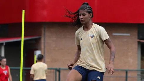 Elenco do São Paulo Feminino durante atividades táticas de preparação para o jogo de volta com o Corinthians pelo Paulistão Feminino