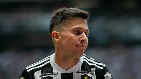 Bernard, atacante do Atlético-MG, lamenta derrota para o Atlético Goianiense