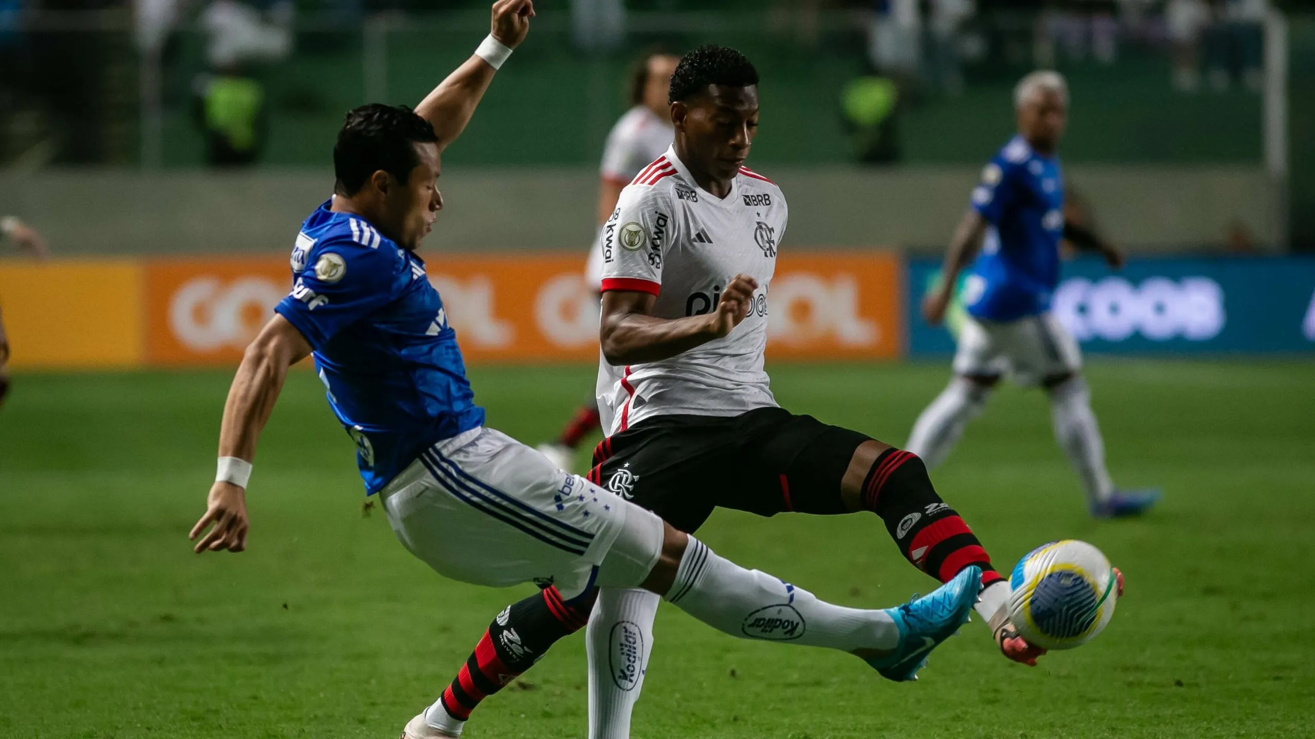 Marlon jogador do Cruzeiro durante partida contra o Flamengo no estadio Independencia pelo campeonato Brasileiro A 2024. Foto: Fernando Moreno/AGIF