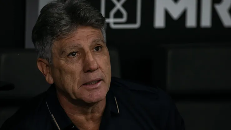 Grêmio fecha volante que vai chegar e jogar em 2025
