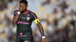 John Kennedy, do Fluminense, é acusado de bater com o carro e fugir do local