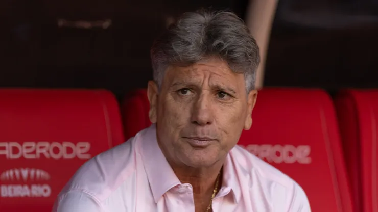 Renato vai ouvir a torcida antes de definir futuro