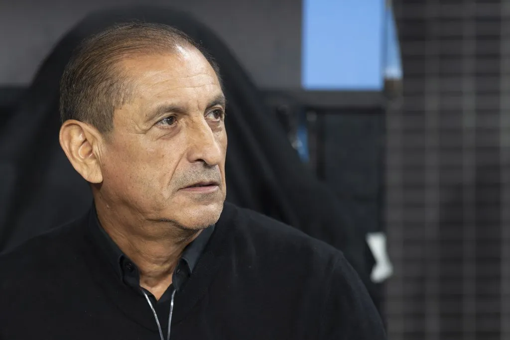 Ramón Díaz tem escassez de opções na zaga do Corinthians na reta final de 2024. Foto: Anderson Romao/AGIF