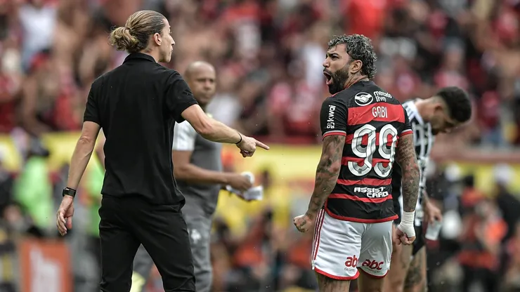 Filipe Luís e Gabigol discutiram durante jogo de ida da final.