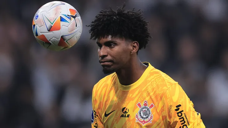 Flamengo ou Corinthians? Hugo Souza deve voltar ao Mengão por um motivo