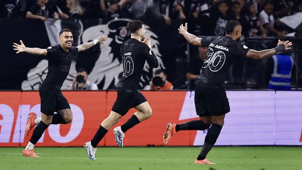 Corinthians em vitória sobre o Palmeiras. Foto: Marcello Zambrana/AGIF