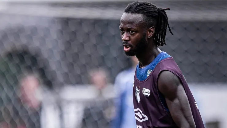 Yusupha Njie foi contratado, mas não tem espaço com Carille - Fotos: Raul Baretta/ Santos FC