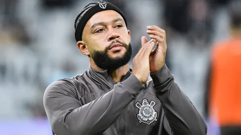 Memphis Depay antes da partida entre Corinthians e Palmeiras, na Neo Química Arena, pelo Campeonato Brasileiro. Foto: Roberto Casimiro