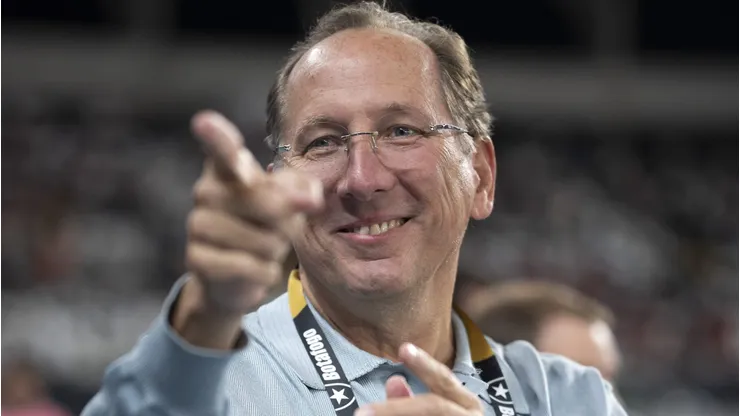 RJ - RIO DE JANEIRO - 18/09/2024 - COPA LIBERTADORES 2024, BOTAFOGO X SAO PAULO - John Textor dono da SAF do Botafogo antes da partida contra o Sao Paulo no estadio Engenhao pelo campeonato Copa Libertadores 2024. Foto: Jorge Rodrigues/AGIF