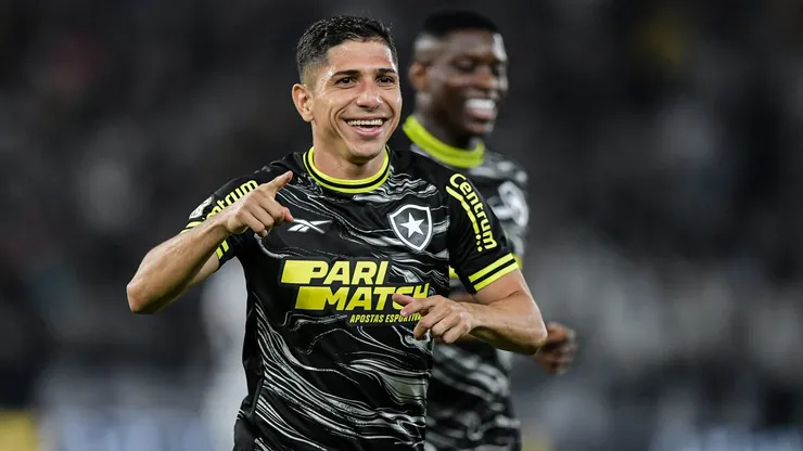Vitória do Botafogo sobre o Vasco rende zoações na web que até Textor entrou no clima