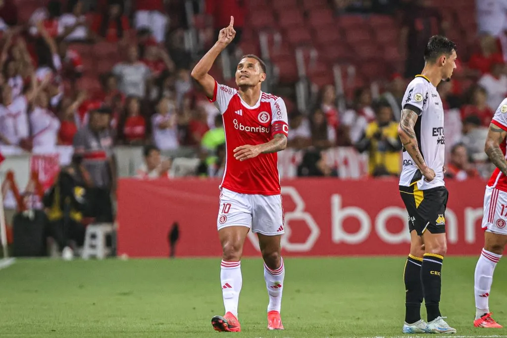 RS – PORTO ALEGRE – 05/11/2024 – BRASILEIRO A 2024, INTERNACIONAL X CRICIUMA – Alan Patrick jogador do Internacional comemora seu gol durante partida contra o Criciuma no estadio Beira-Rio pelo campeonato Brasileiro A 2024. Foto: Maxi Franzoi/AGIF