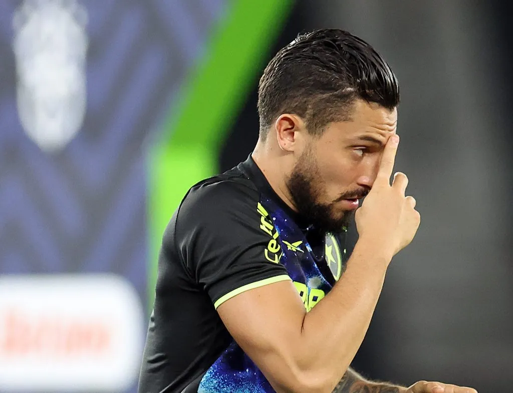 Alex Telles foi destaque em Botafogo x Vasco