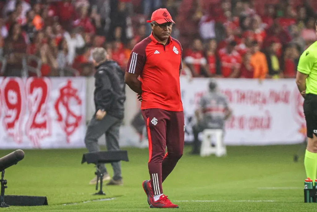 Roger Machado em partida entre Internacional x Criciúma 